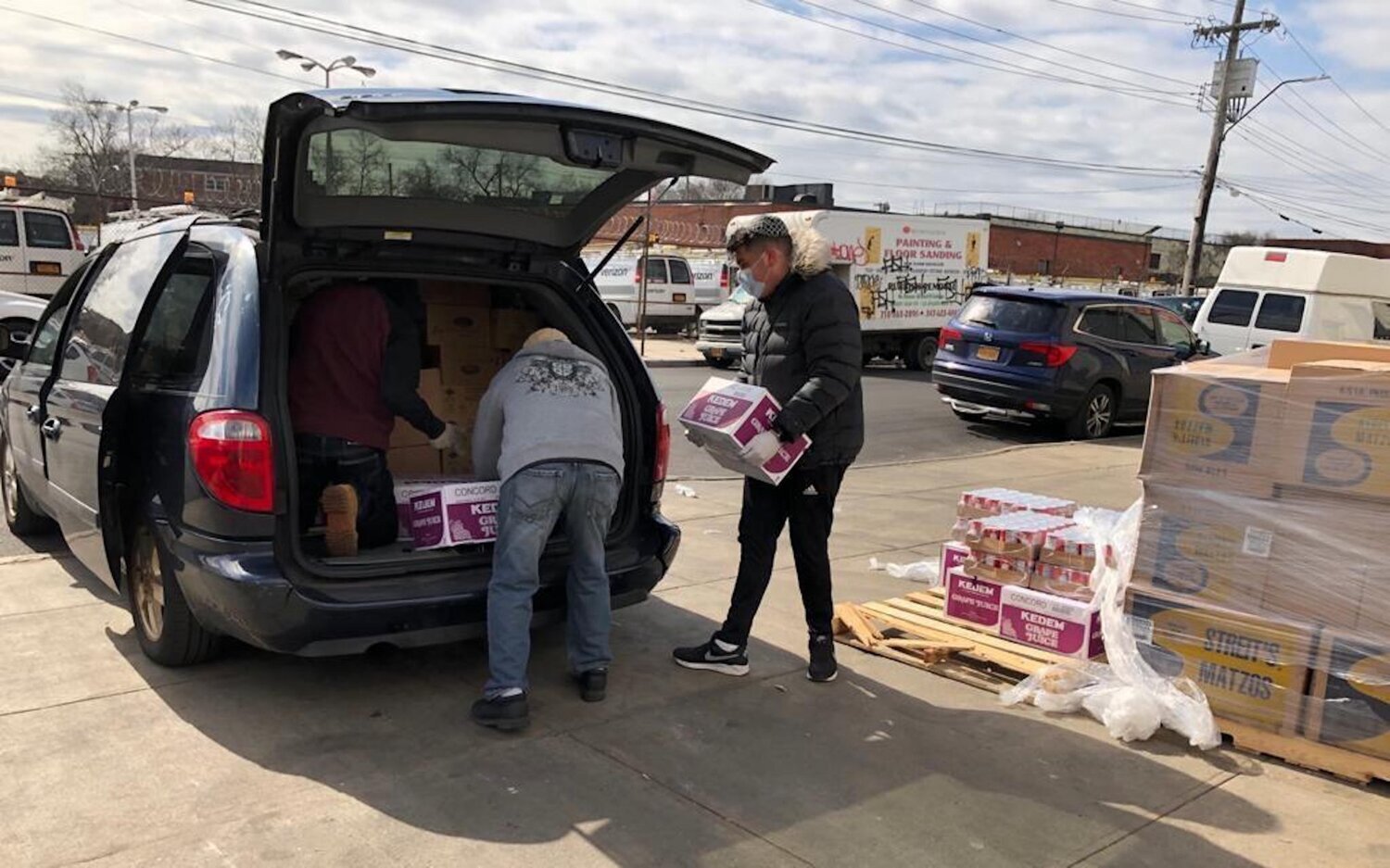 Met Council volunteers load of vehicles to feed families