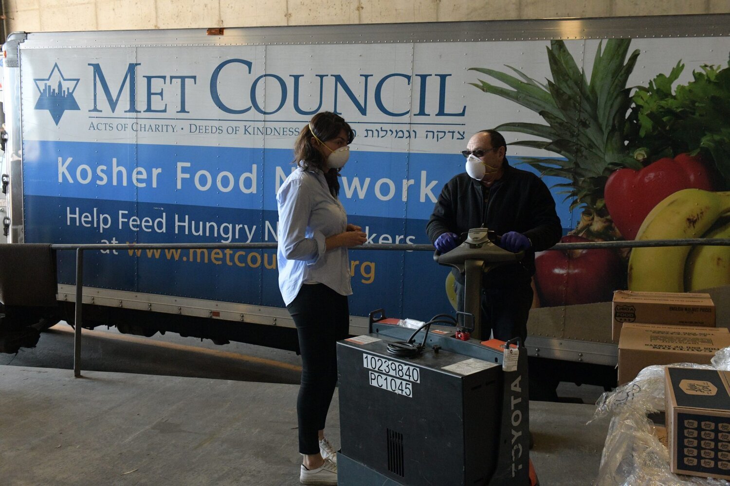 Jessica Chait, left, works with other members of Met Council to prepare the groceries for delivery and pick up. (Photo by Todd Maisel)