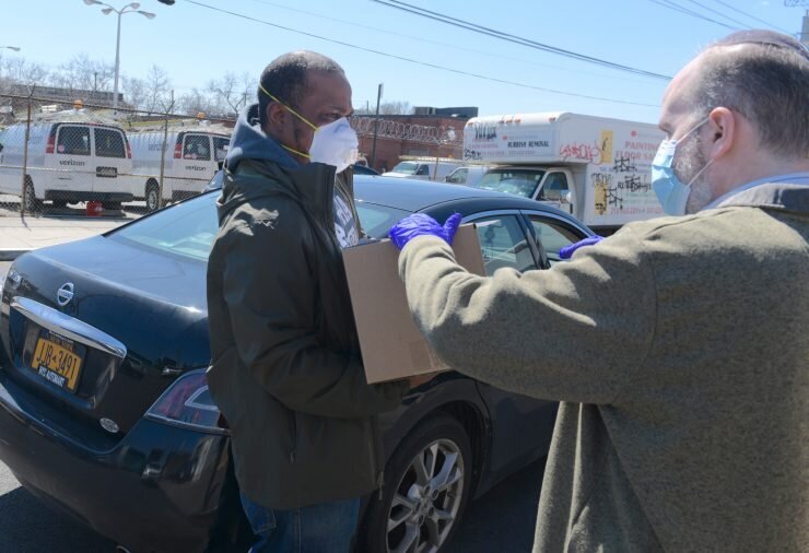 Uber Driver Sheldon Samuels picks up food to go to a Holocaust survivor on his own time. (Photo by Todd Maisel)